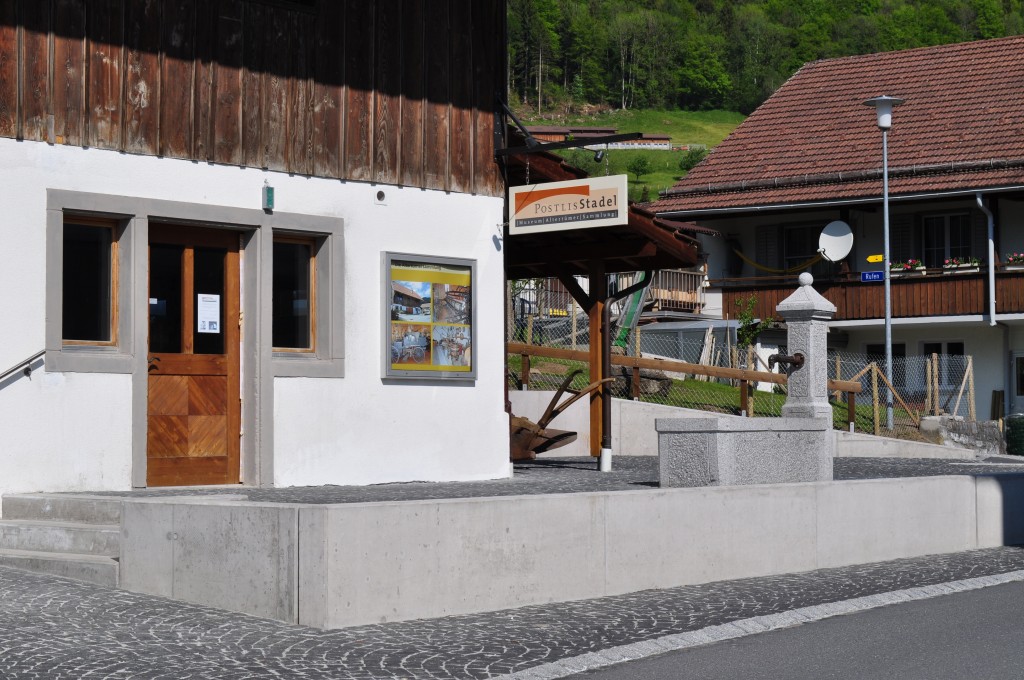 Dorfplatz beim Postlis Stadel